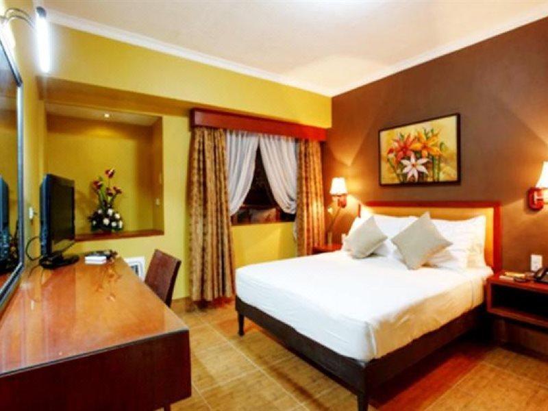 Pamulinawen Hotel Laoag Buitenkant foto