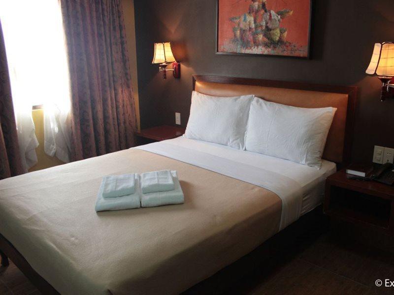 Pamulinawen Hotel Laoag Buitenkant foto