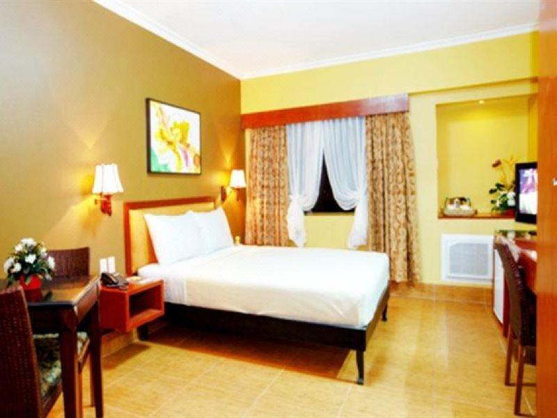 Pamulinawen Hotel Laoag Buitenkant foto