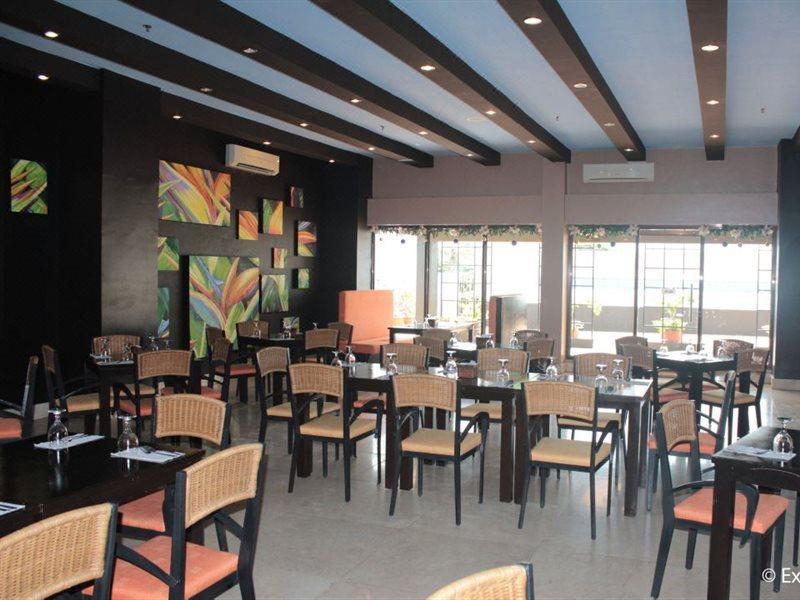 Pamulinawen Hotel Laoag Buitenkant foto