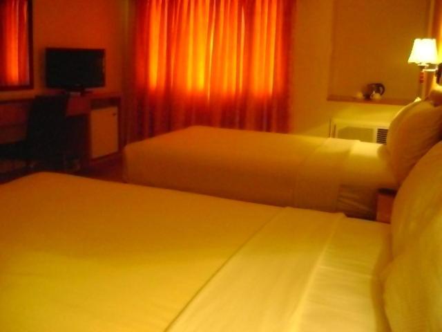 Pamulinawen Hotel Laoag Kamer foto