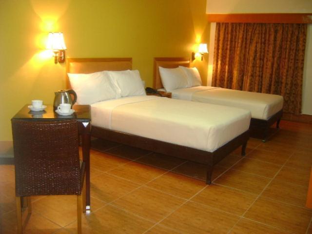 Pamulinawen Hotel Laoag Kamer foto