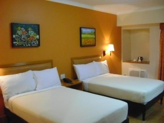 Pamulinawen Hotel Laoag Kamer foto