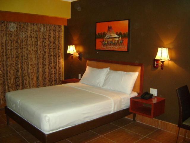 Pamulinawen Hotel Laoag Kamer foto