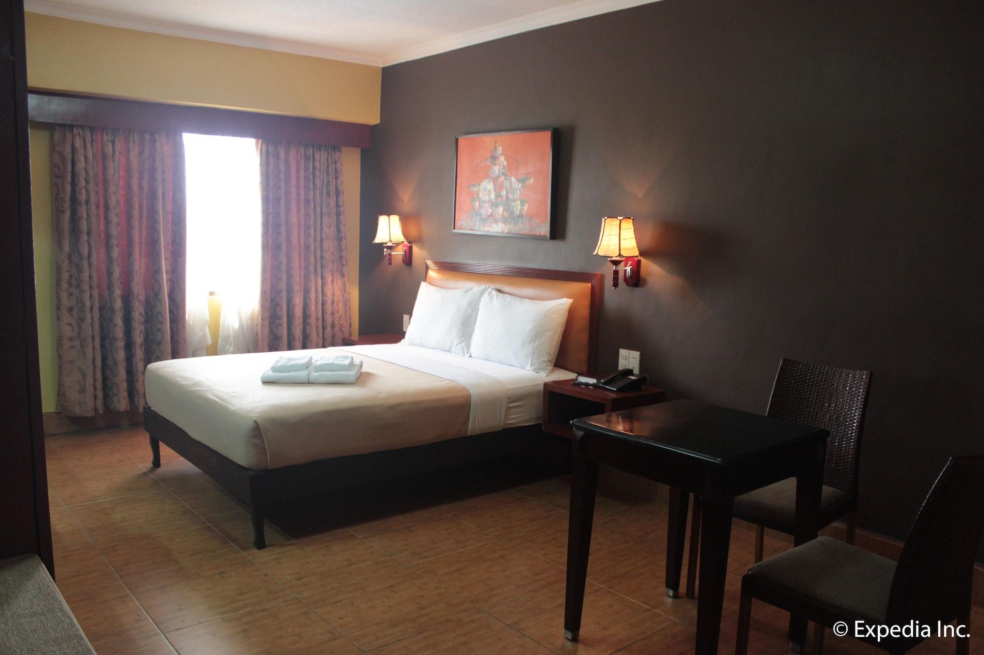 Pamulinawen Hotel Laoag Buitenkant foto
