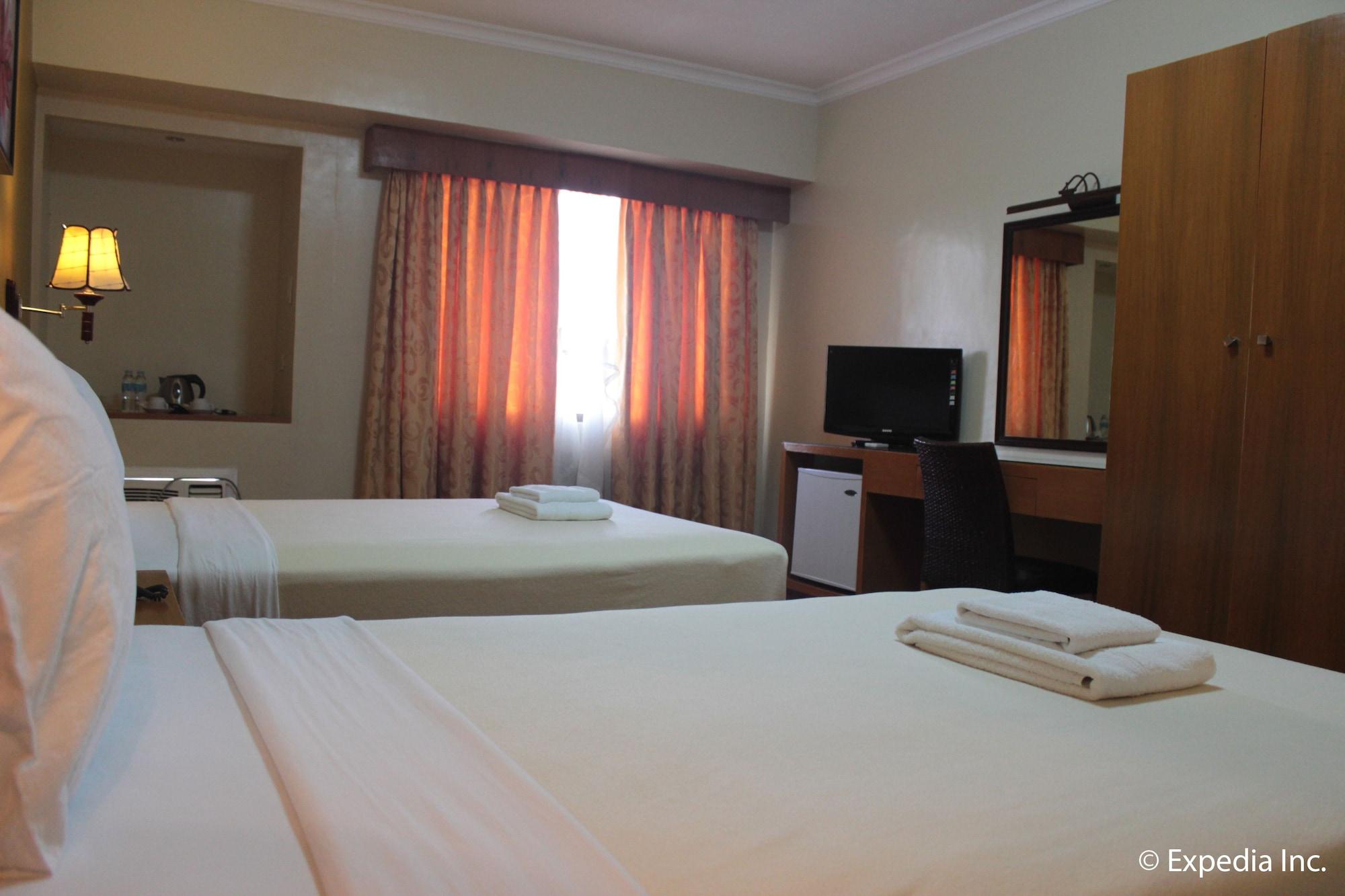 Pamulinawen Hotel Laoag Buitenkant foto