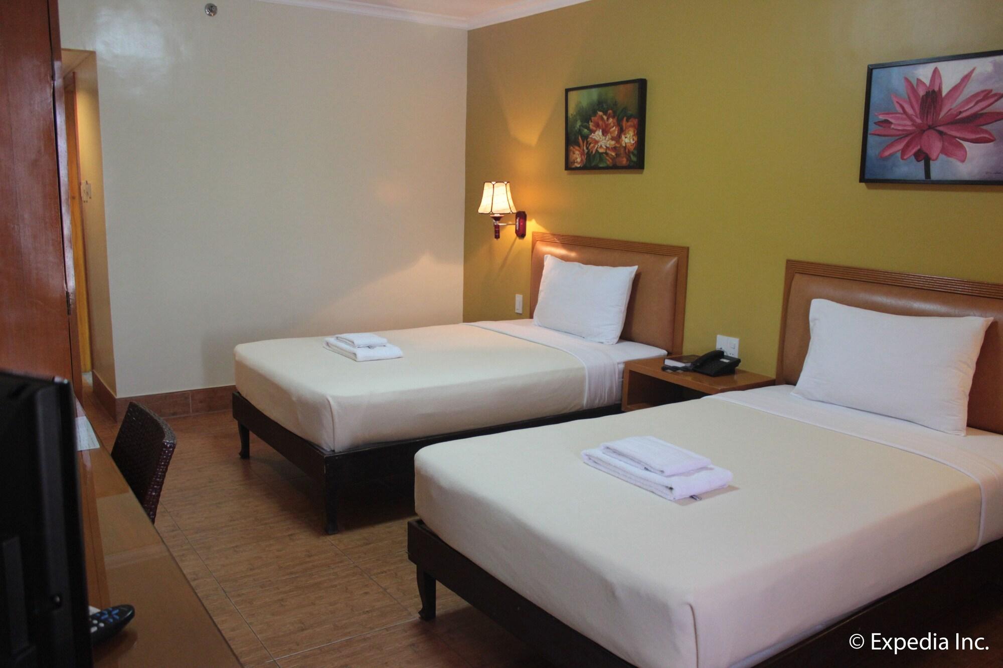 Pamulinawen Hotel Laoag Buitenkant foto