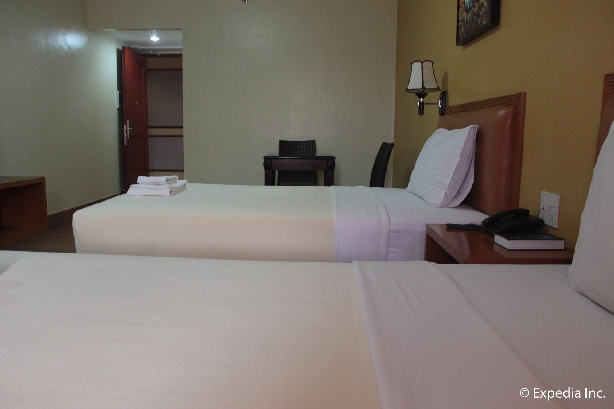Pamulinawen Hotel Laoag Buitenkant foto