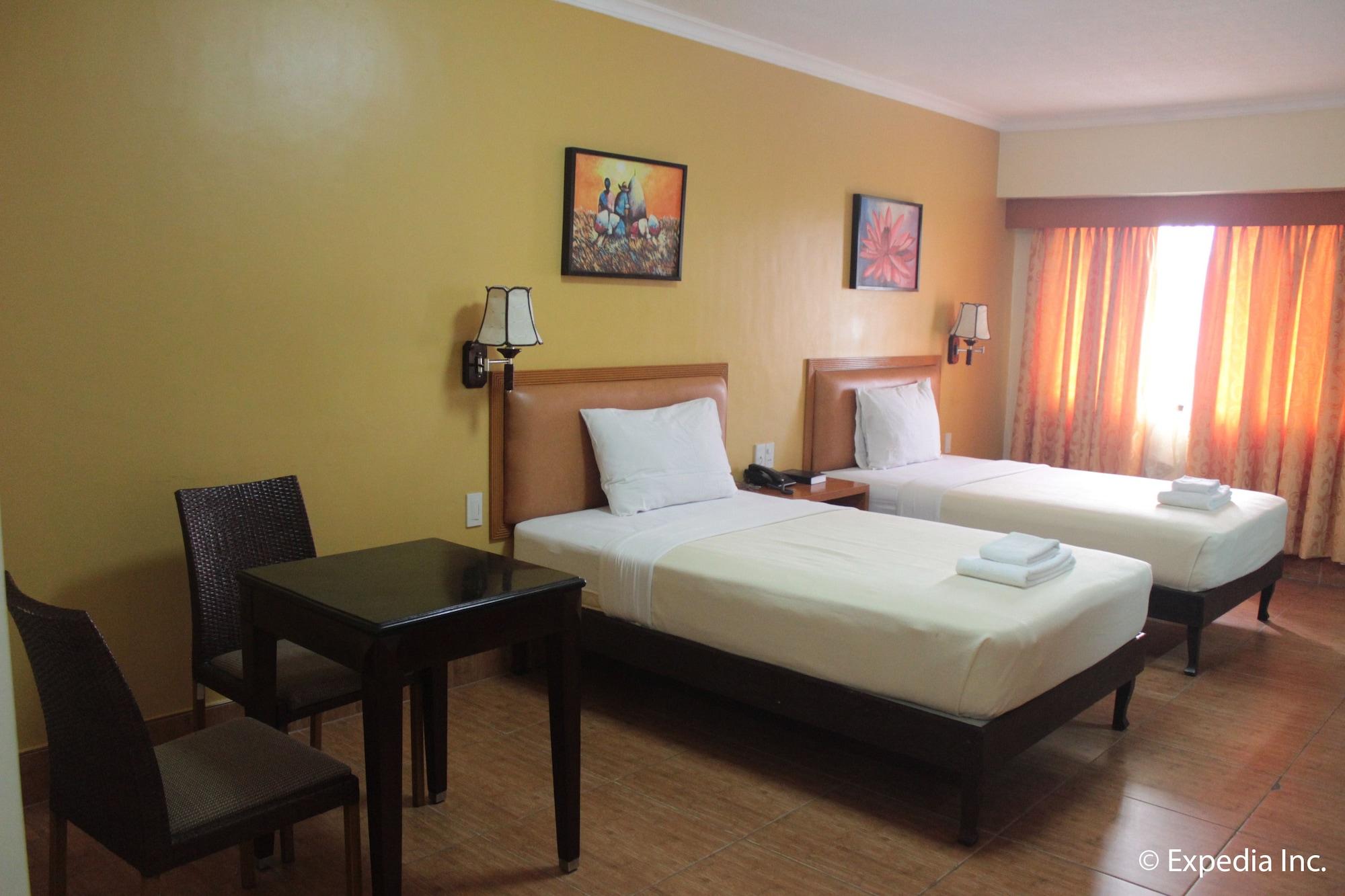 Pamulinawen Hotel Laoag Buitenkant foto