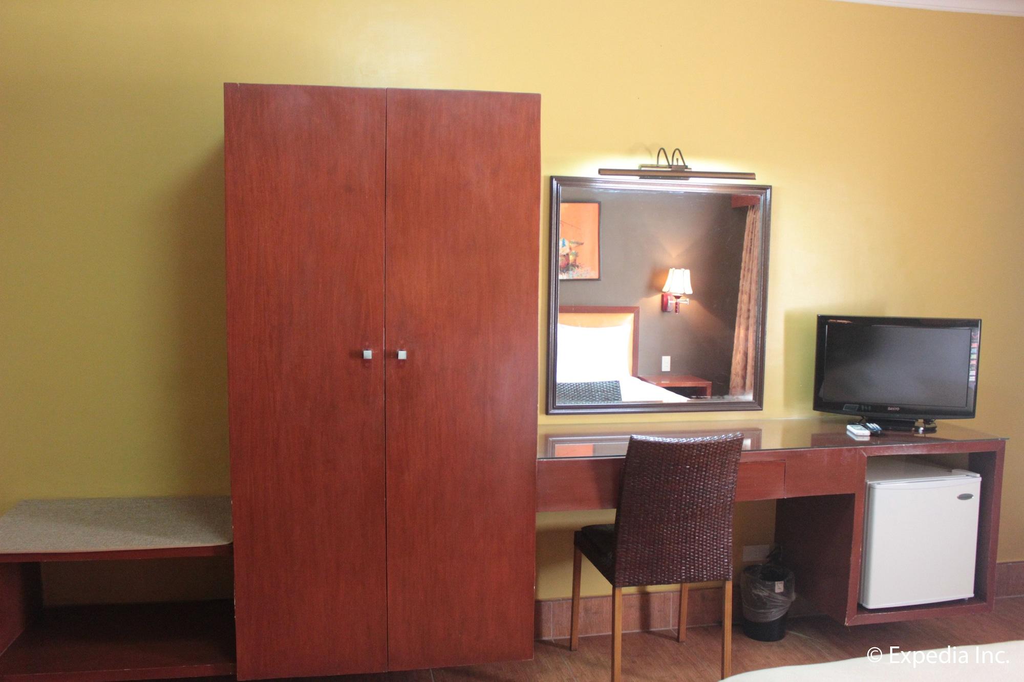 Pamulinawen Hotel Laoag Buitenkant foto