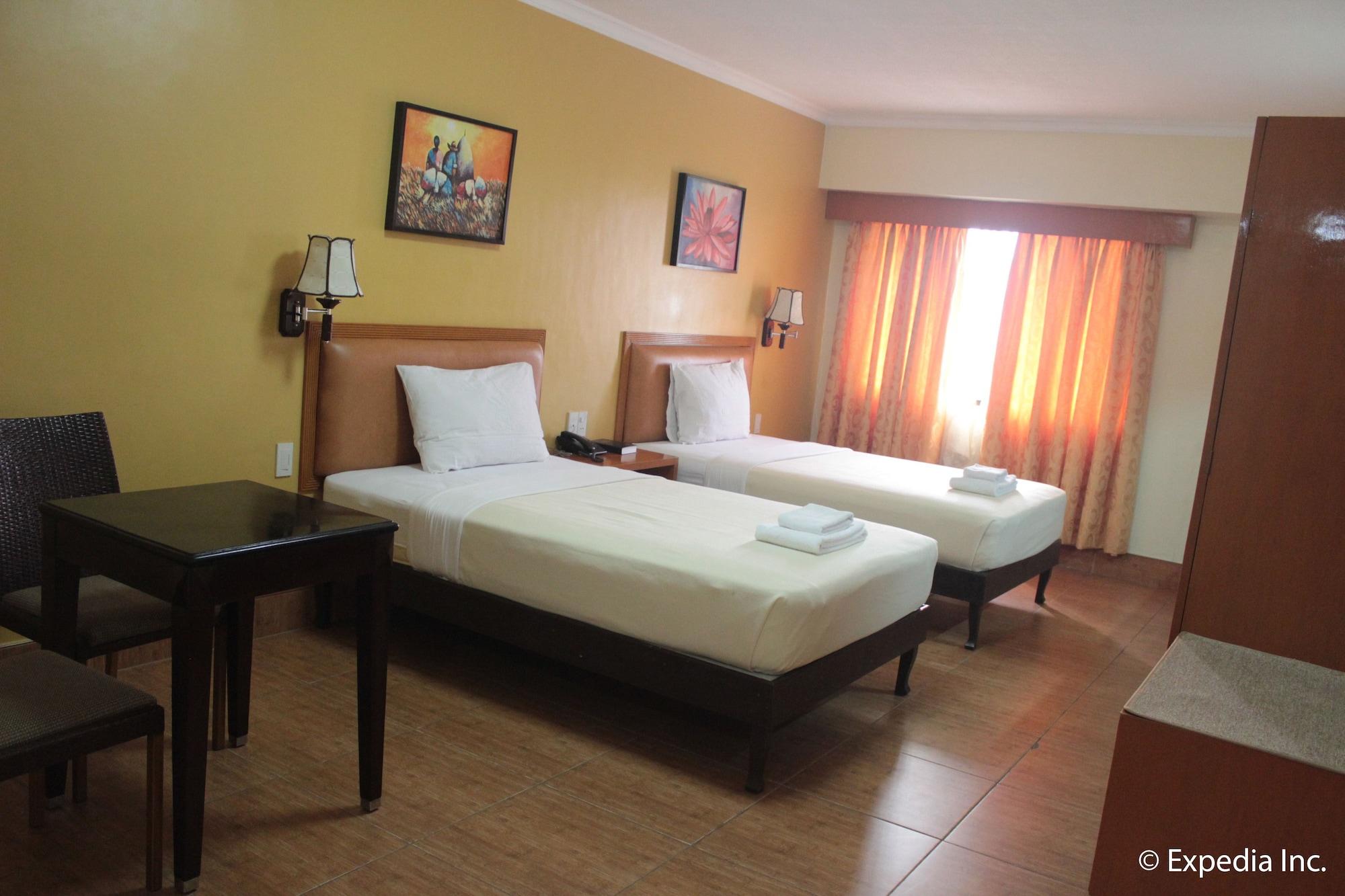 Pamulinawen Hotel Laoag Buitenkant foto