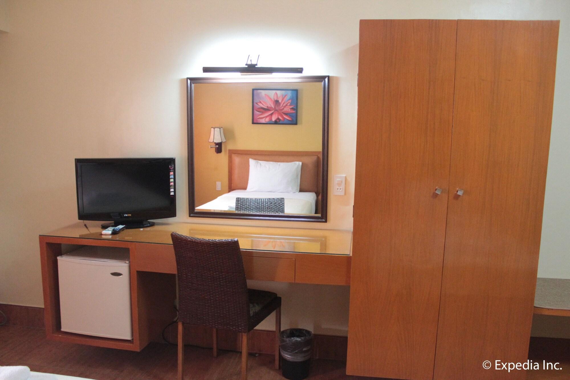 Pamulinawen Hotel Laoag Buitenkant foto