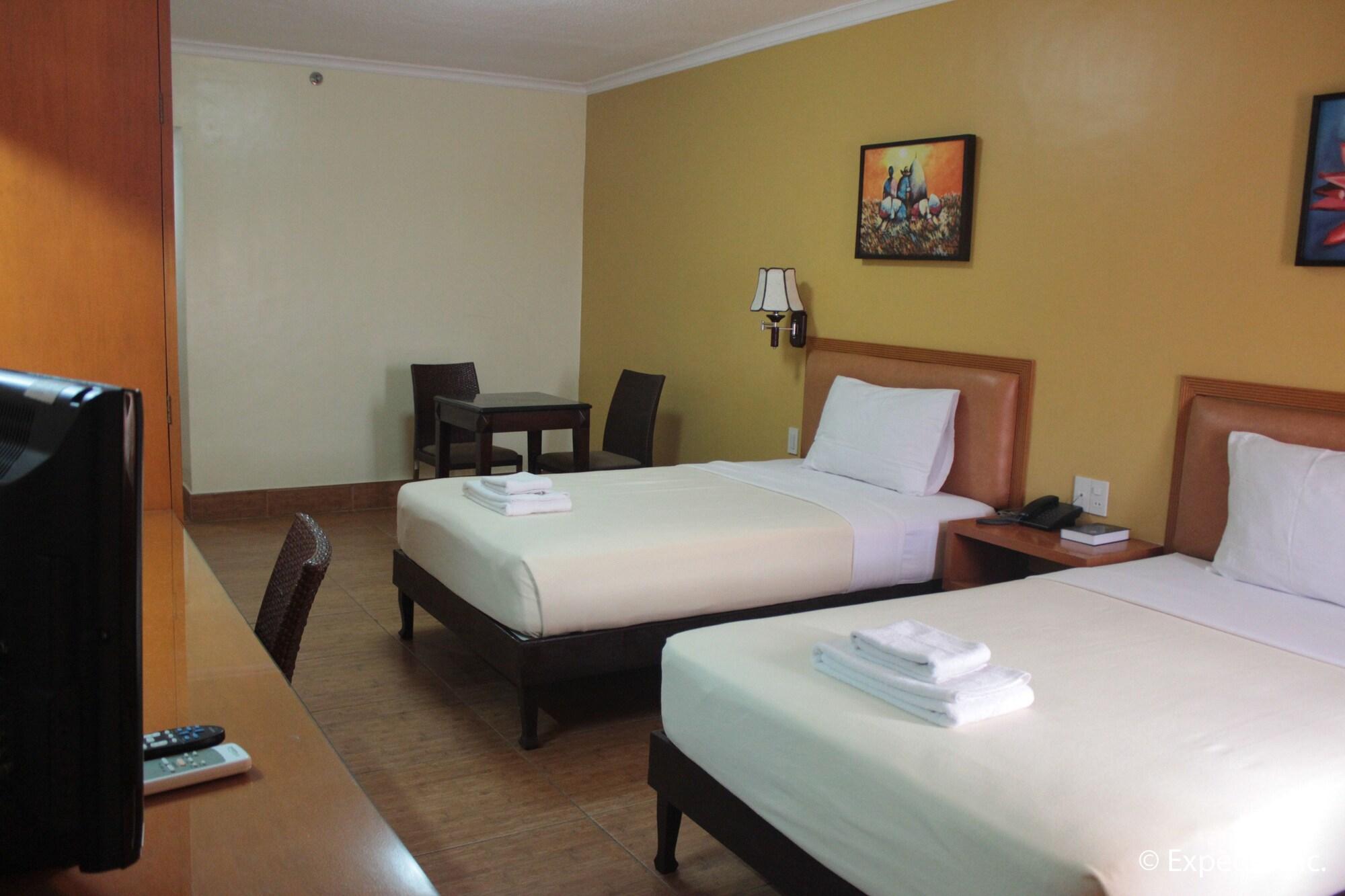Pamulinawen Hotel Laoag Buitenkant foto