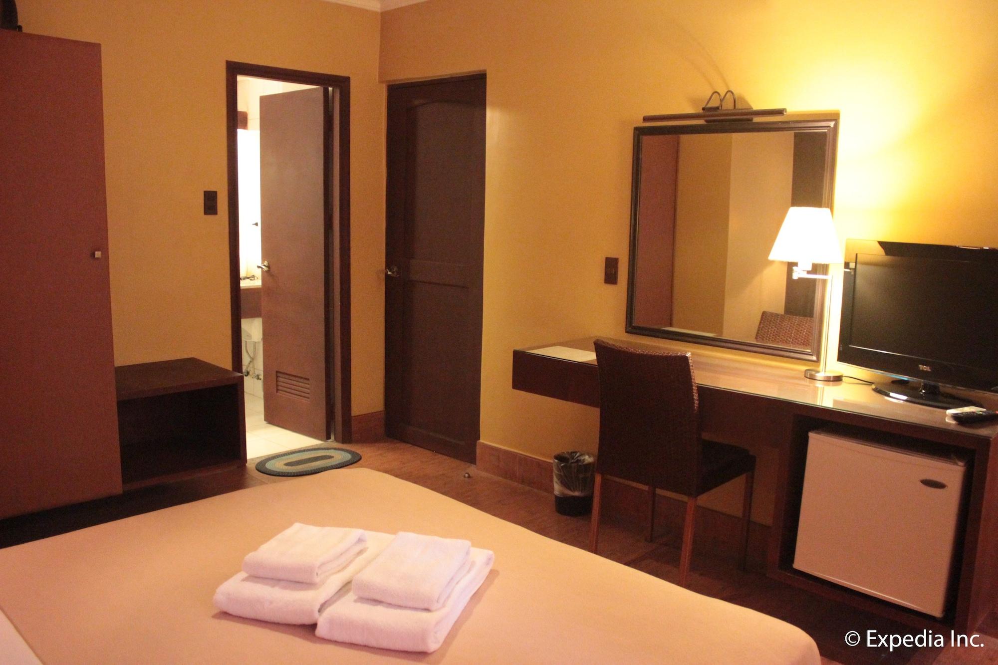 Pamulinawen Hotel Laoag Buitenkant foto