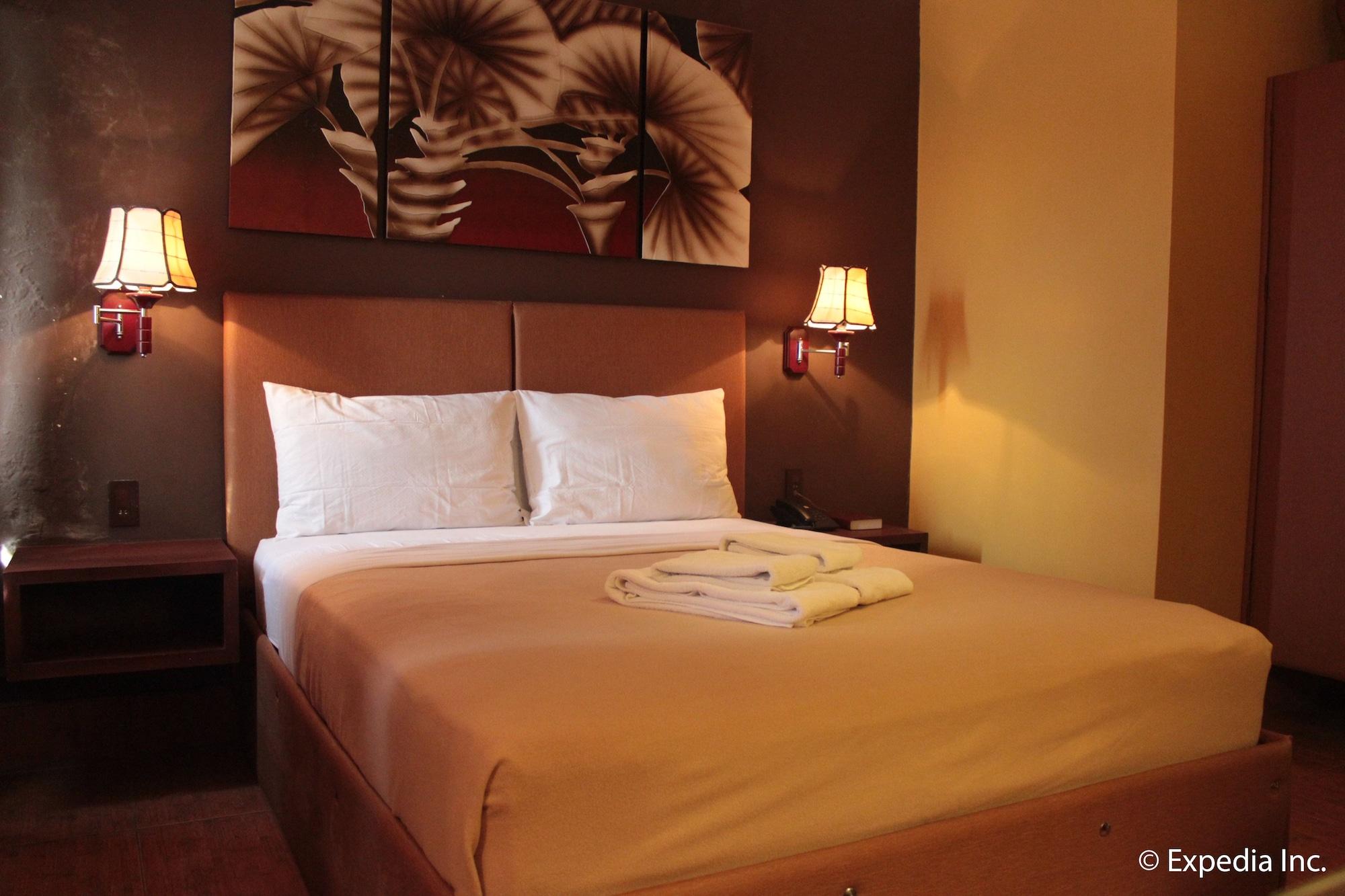 Pamulinawen Hotel Laoag Buitenkant foto