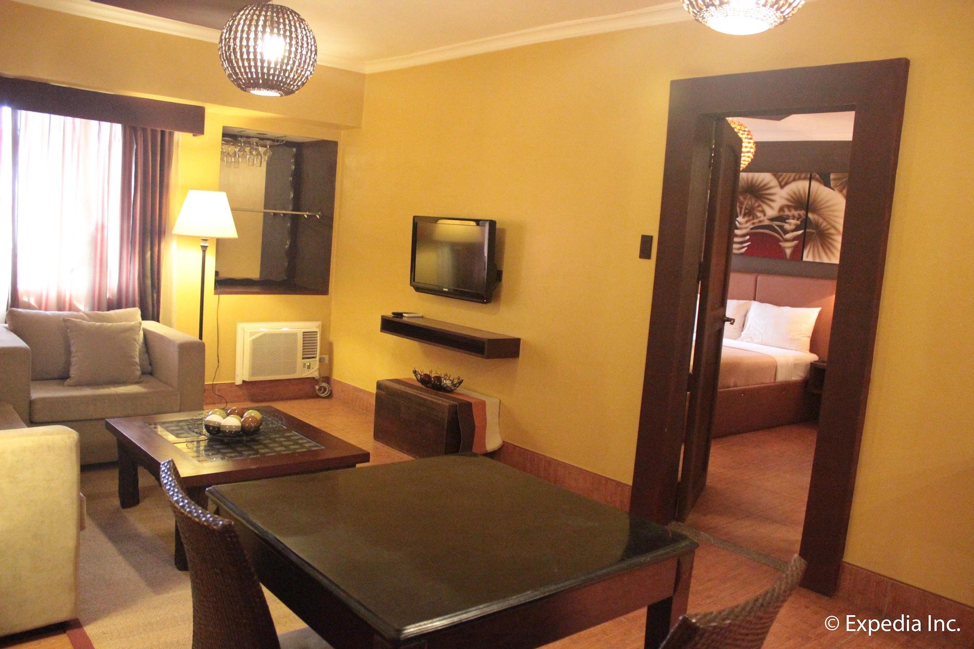 Pamulinawen Hotel Laoag Buitenkant foto