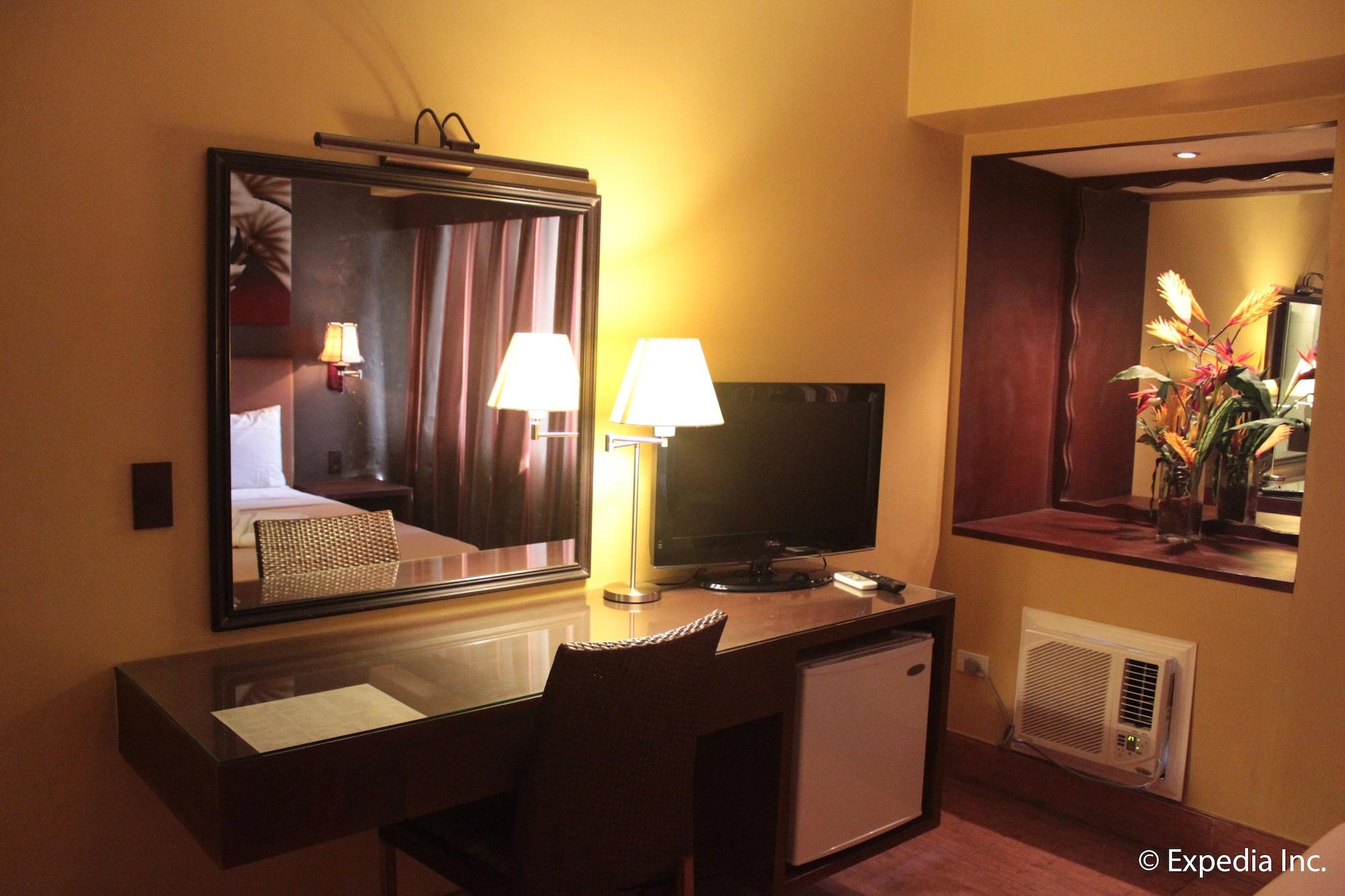 Pamulinawen Hotel Laoag Buitenkant foto