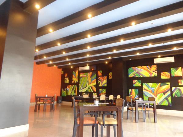 Pamulinawen Hotel Laoag Buitenkant foto