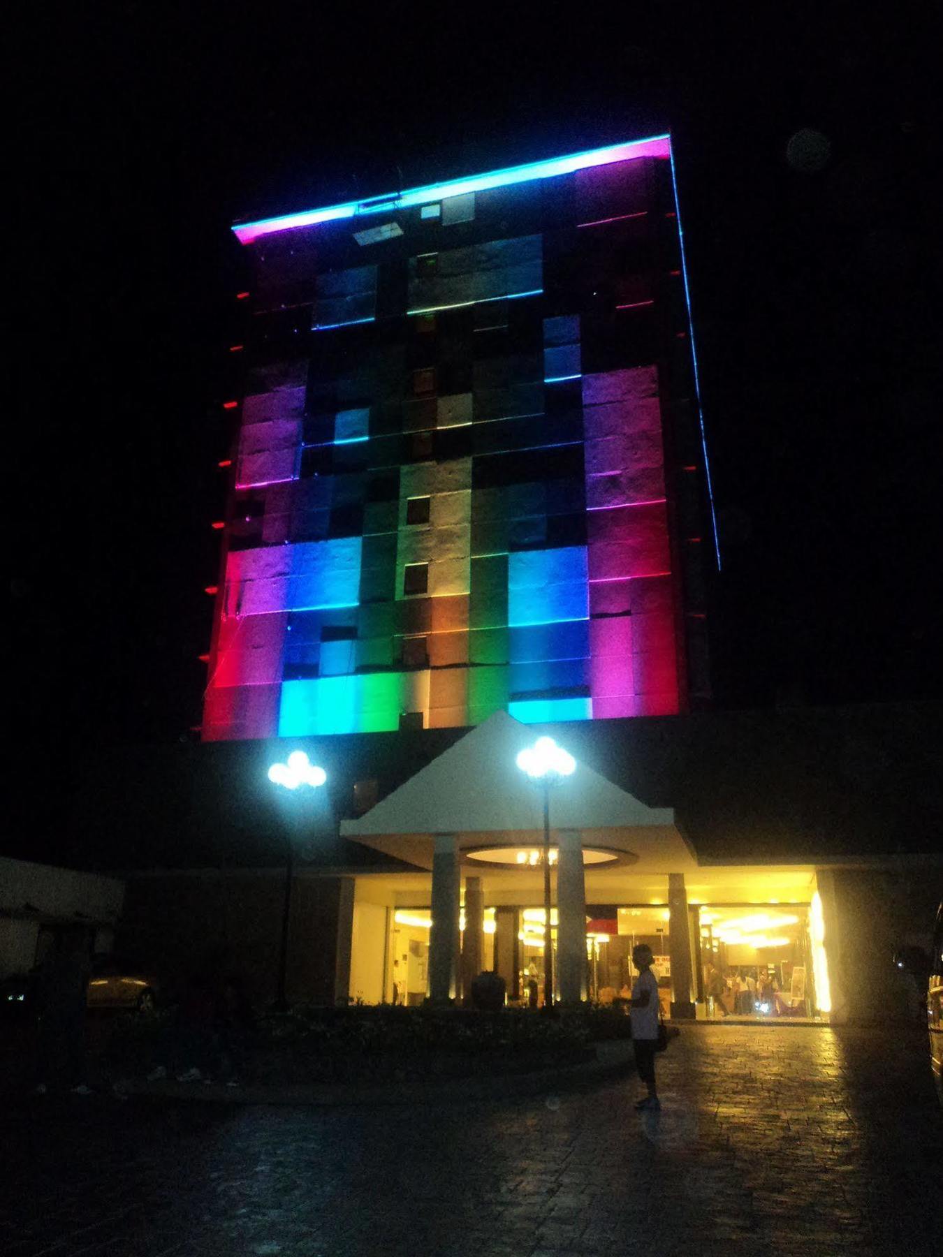 Pamulinawen Hotel Laoag Buitenkant foto