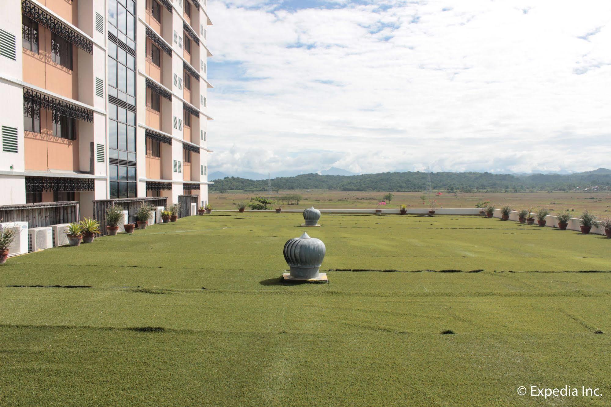 Pamulinawen Hotel Laoag Buitenkant foto