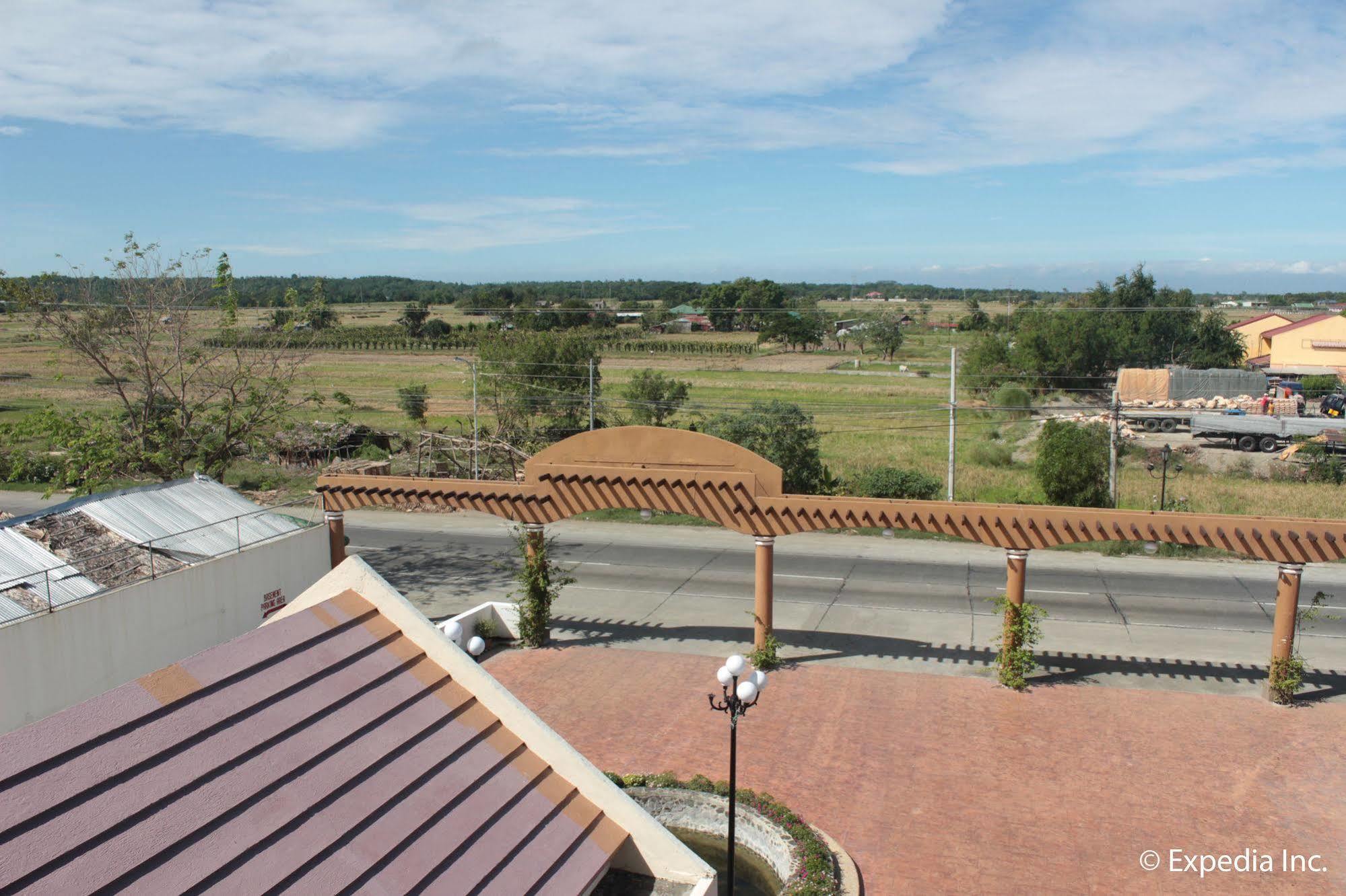 Pamulinawen Hotel Laoag Buitenkant foto